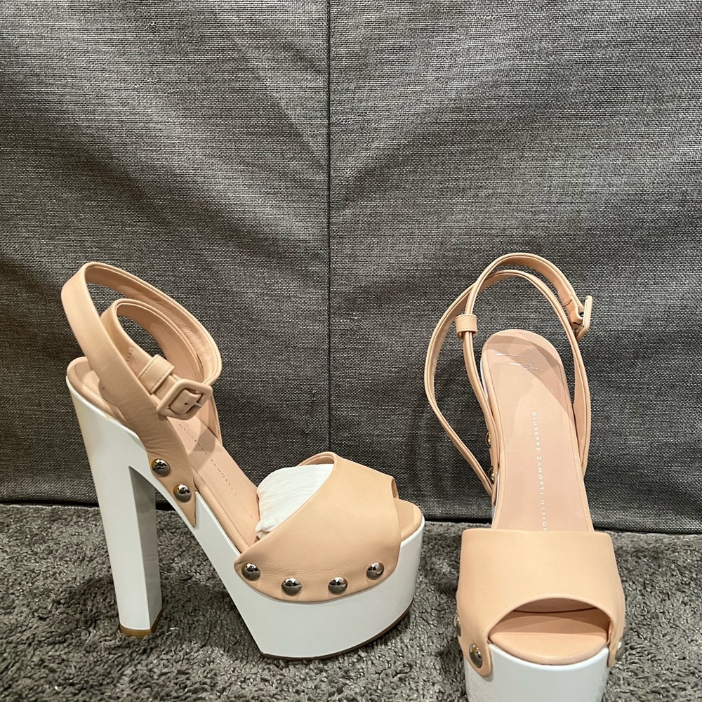 GIUSEPPE ZANOTTI Elegant Tan Platform Heels